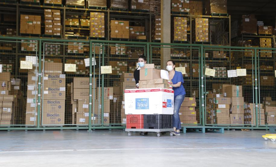 Mais de 657 mil vacinas são distribuídas neste sábado para os municípios