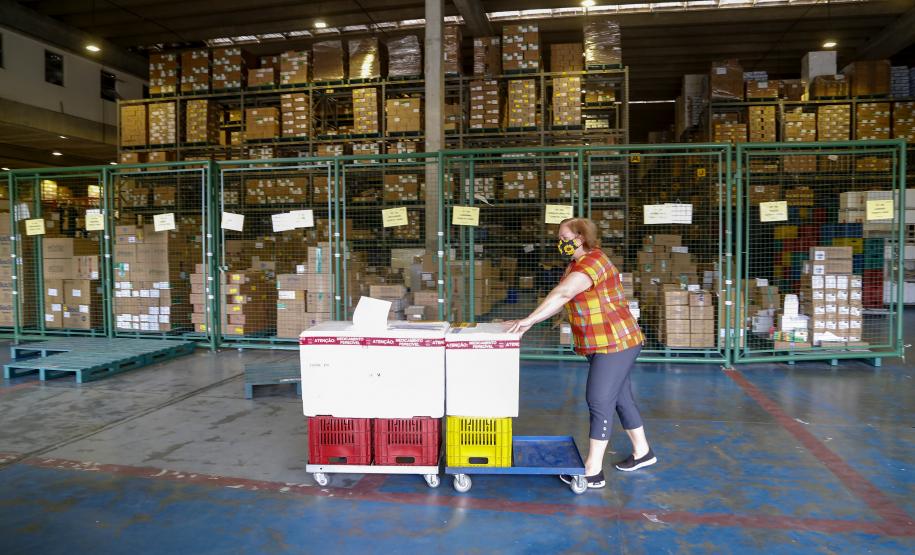 Mais de 657 mil vacinas são distribuídas neste sábado para os municípios