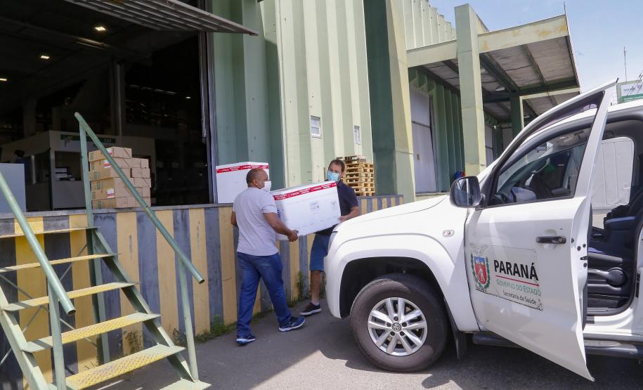 Mais de 657 mil vacinas são distribuídas neste sábado para os municípios