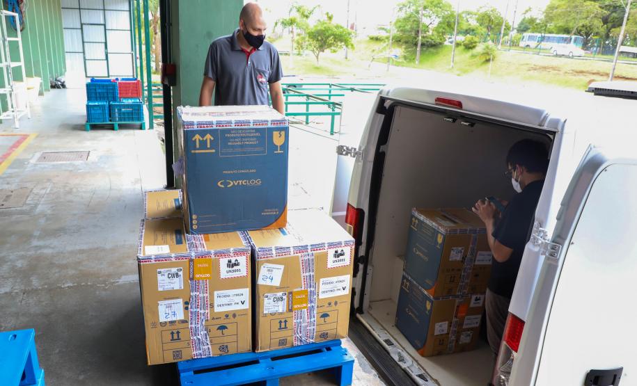 Mais 193 mil vacinas da Pfizer chegam ao Paraná nesta sexta