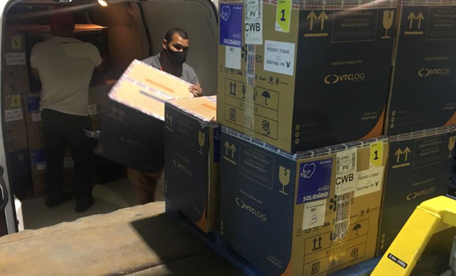 Mais 420 mil doses de vacinas contra a Covid-19 chegam ao Paraná