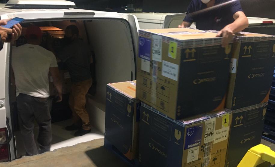 Mais 420 mil doses de vacinas contra a Covid-19 chegam ao Paraná