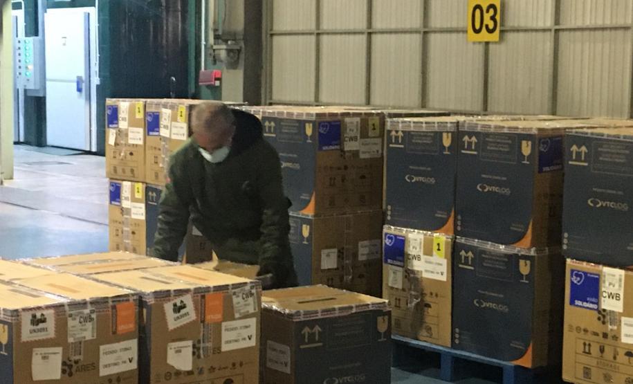 Mais 420 mil doses de vacinas contra a Covid-19 chegam ao Paraná