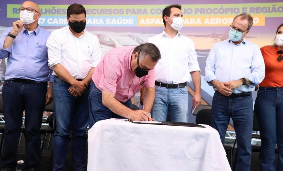 Governo entrega 37 carros para a Saúde da Região de Cornélio Procópio