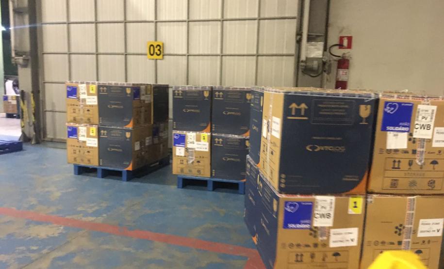 Mais 420 mil doses de vacinas contra a Covid-19 chegam ao Paraná