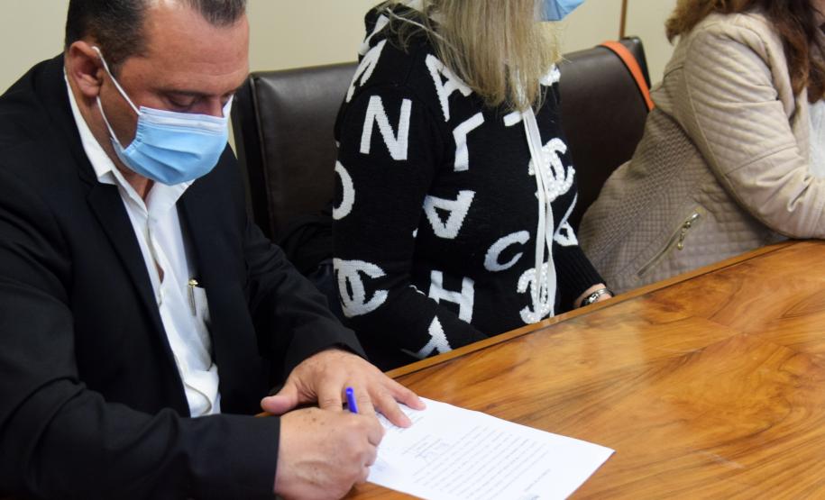 Secretário aumenta recurso do Qualicis e assina liberação de R$ 60 milhões para atendimento especializado