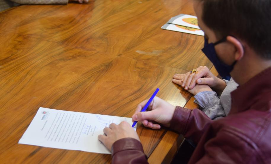 Secretário aumenta recurso do Qualicis e assina liberação de R$ 60 milhões para atendimento especializado