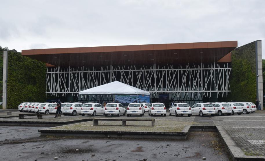 Governador entrega 40 carros para reforçar atendimento da Saúde em Curitiba