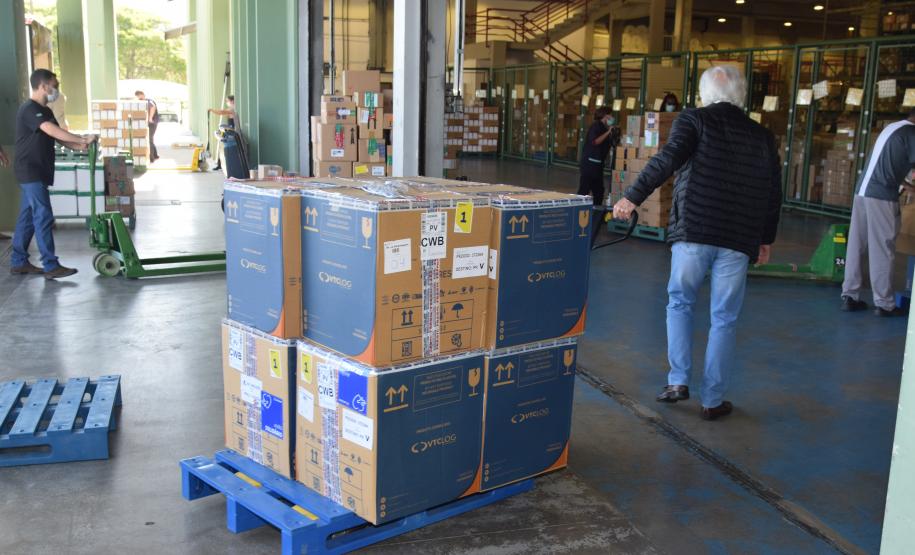 Mais 170 mil vacinas contra a Covid-19 para adolescentes chegam ao Paraná