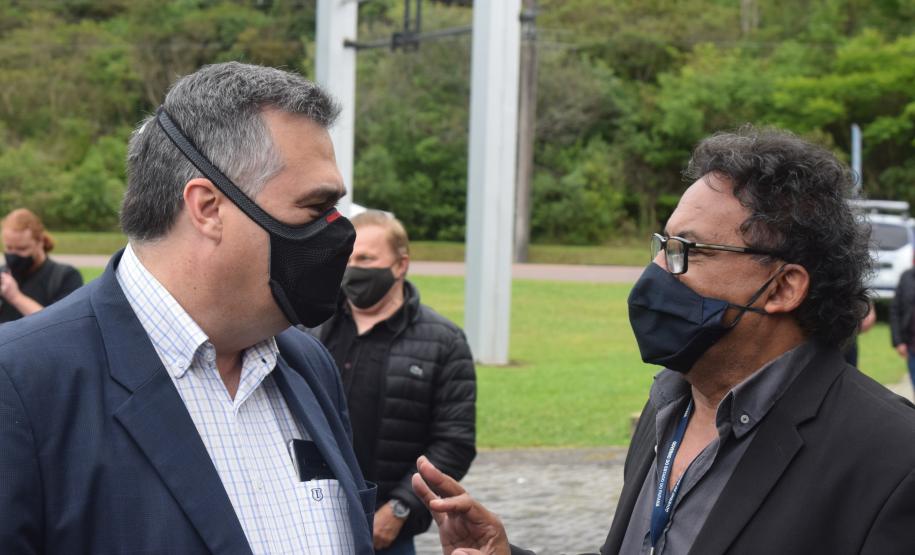 Governador entrega 40 carros para reforçar atendimento da Saúde em Curitiba