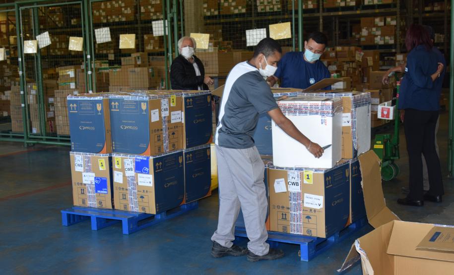 Mais 170 mil vacinas contra a Covid-19 para adolescentes chegam ao Paraná