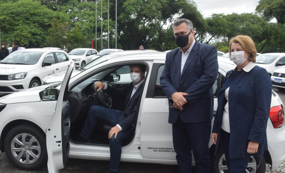Governador entrega 40 carros para reforçar atendimento da Saúde em Curitiba