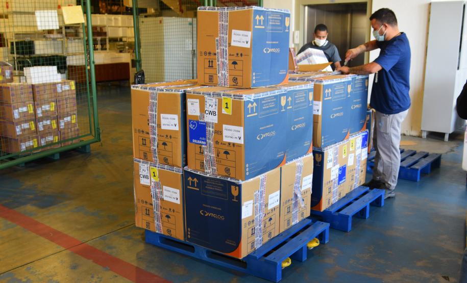 Mais 170 mil vacinas contra a Covid-19 para adolescentes chegam ao Paraná