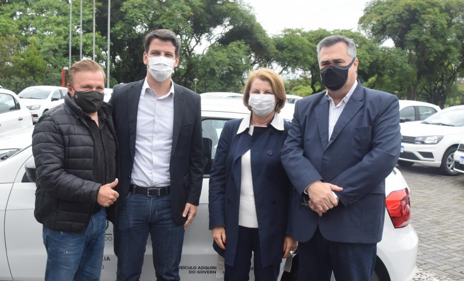 Governador entrega 40 carros para reforçar atendimento da Saúde em Curitiba