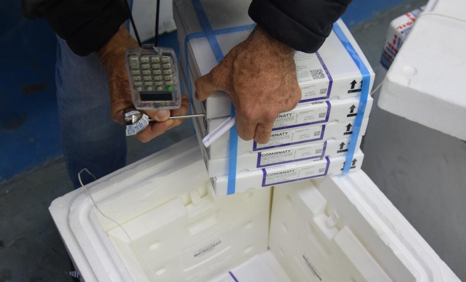 Mais 170 mil vacinas contra a Covid-19 para adolescentes chegam ao Paraná