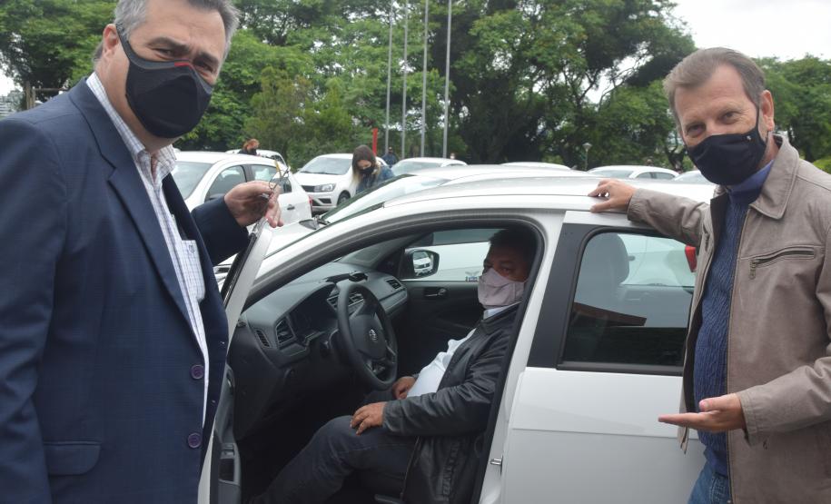 Governador entrega 40 carros para reforçar atendimento da Saúde em Curitiba