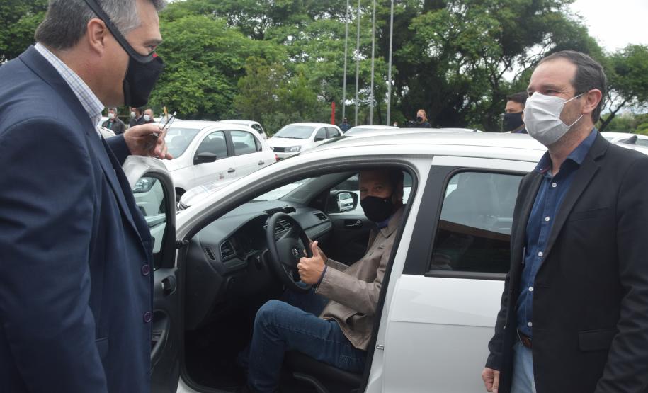 Governador entrega 40 carros para reforçar atendimento da Saúde em Curitiba