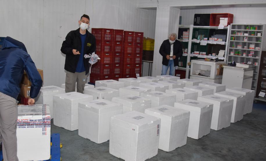 Mais 170 mil vacinas contra a Covid-19 para adolescentes chegam ao Paraná