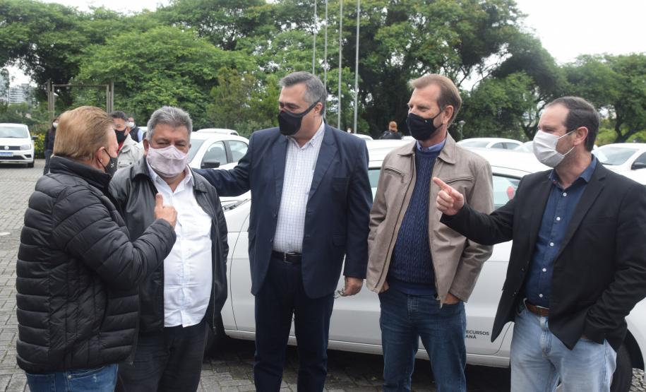 Governador entrega 40 carros para reforçar atendimento da Saúde em Curitiba
