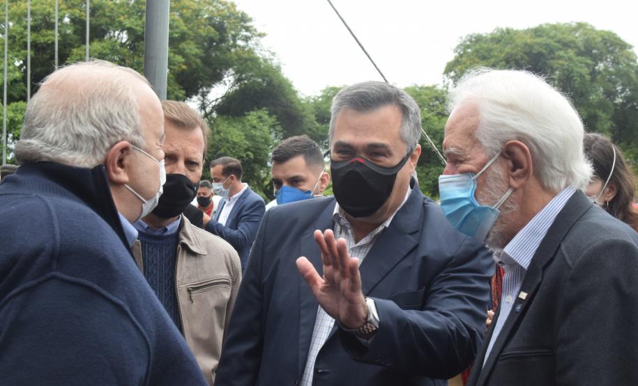 Governador entrega 40 carros para reforçar atendimento da Saúde em Curitiba