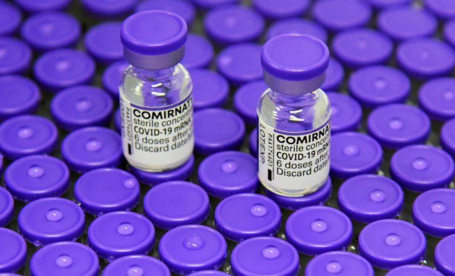 Mais 170 mil vacinas contra a Covid-19 para adolescentes chegam ao Paraná