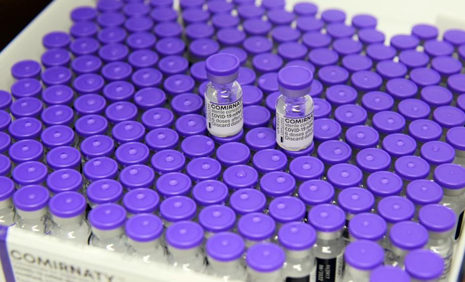 Mais 170 mil vacinas contra a Covid-19 para adolescentes chegam ao Paraná