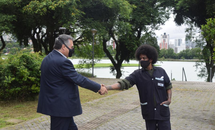 Governador entrega 40 carros para reforçar atendimento da Saúde em Curitiba