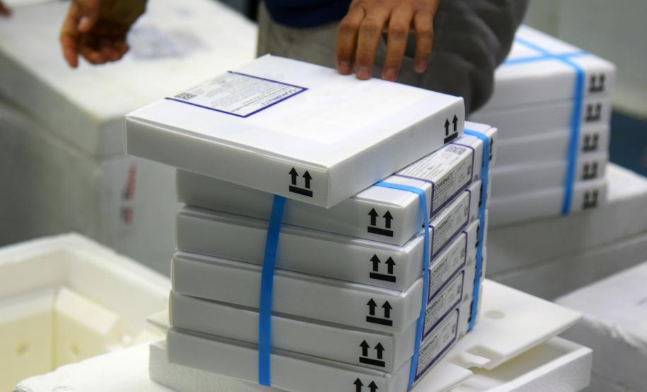 Mais 170 mil vacinas contra a Covid-19 para adolescentes chegam ao Paraná