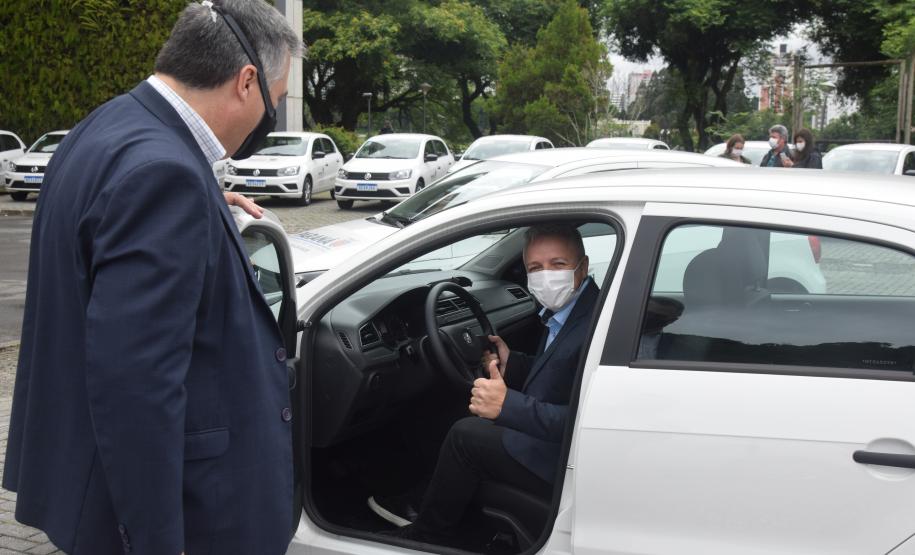 Governador entrega 40 carros para reforçar atendimento da Saúde em Curitiba