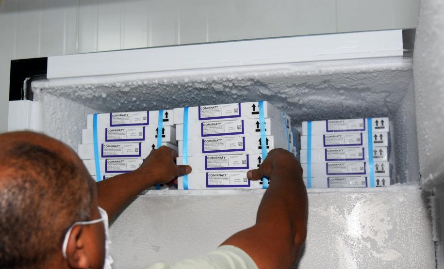 Mais 170 mil vacinas contra a Covid-19 para adolescentes chegam ao Paraná