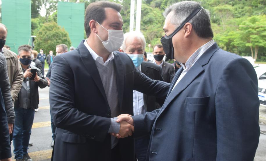 Governador entrega 40 carros para reforçar atendimento da Saúde em Curitiba