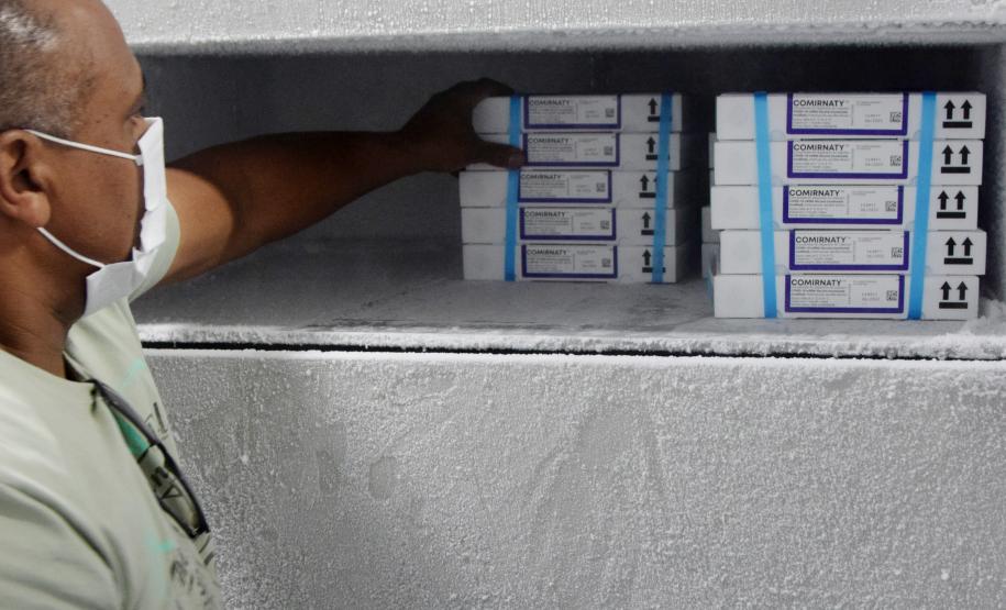 Mais 170 mil vacinas contra a Covid-19 para adolescentes chegam ao Paraná