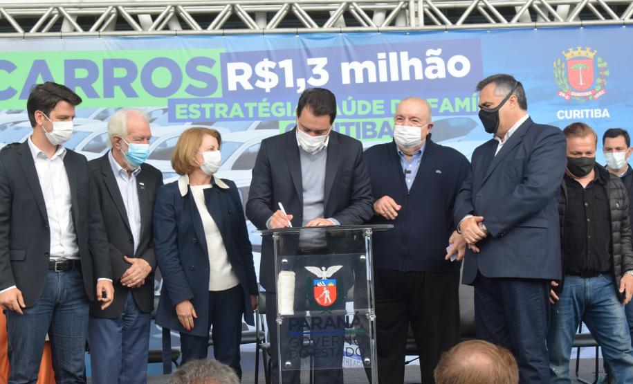 Governador entrega 40 carros para reforçar atendimento da Saúde em Curitiba