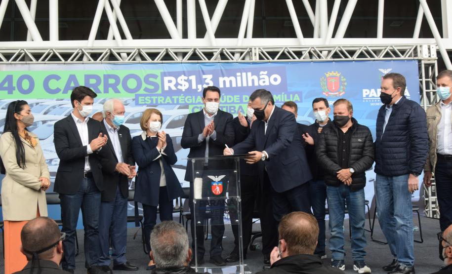 Governador entrega 40 carros para reforçar atendimento da Saúde em Curitiba