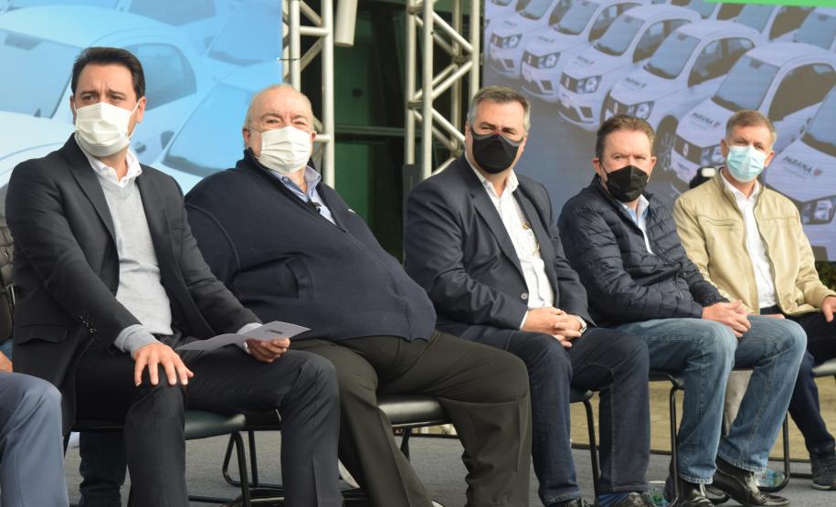 Governador entrega 40 carros para reforçar atendimento da Saúde em Curitiba