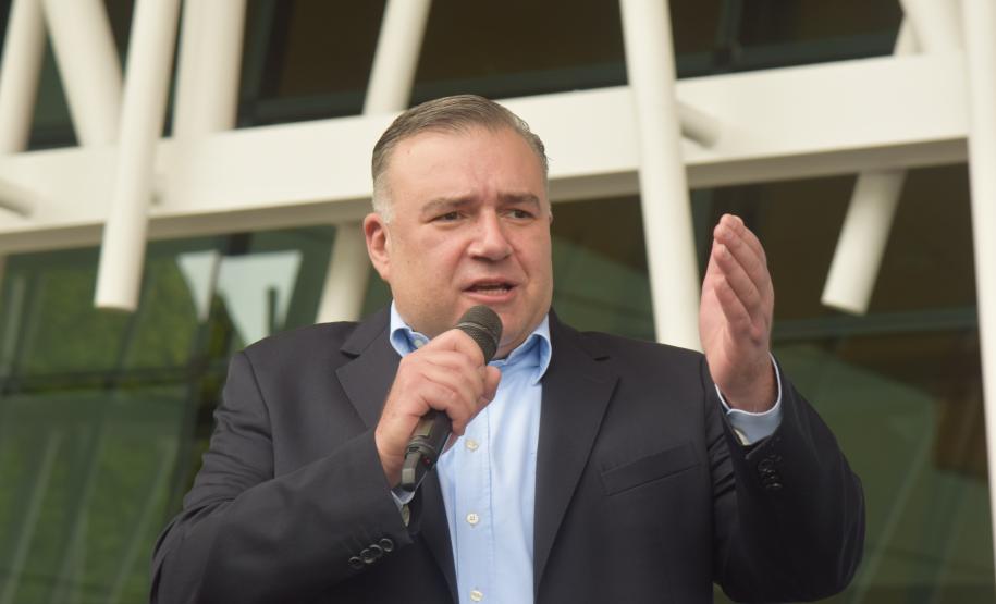 Governador entrega 40 carros para reforçar atendimento da Saúde em Curitiba