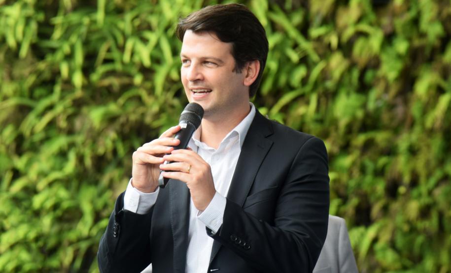 Governador entrega 40 carros para reforçar atendimento da Saúde em Curitiba