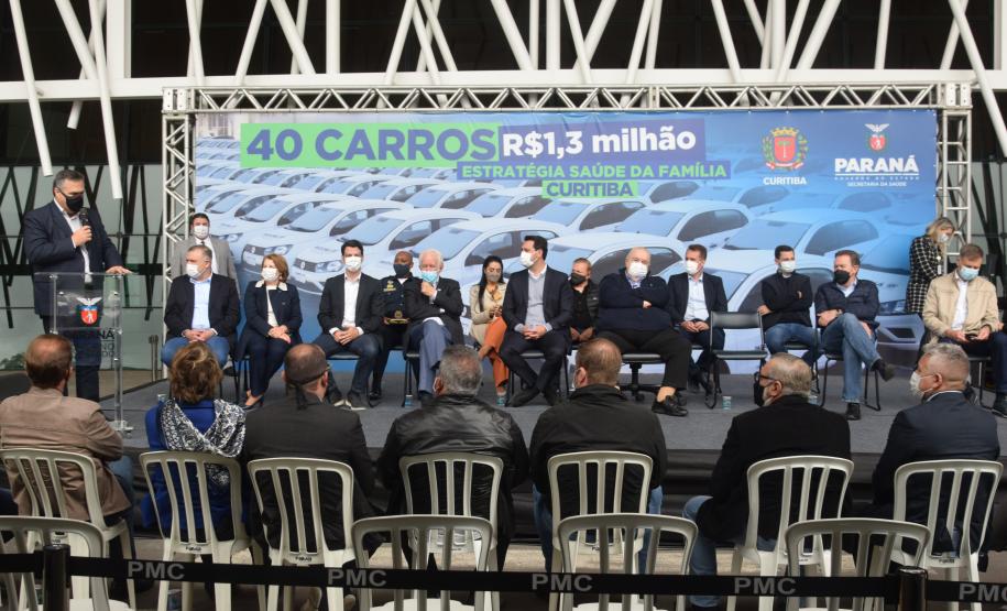 Governador entrega 40 carros para reforçar atendimento da Saúde em Curitiba