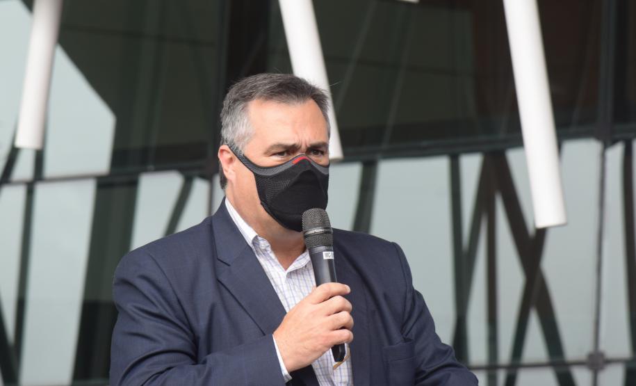 Governador entrega 40 carros para reforçar atendimento da Saúde em Curitiba