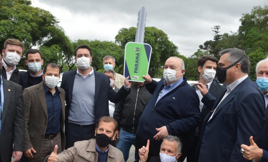Governador entrega 40 carros para reforçar atendimento da Saúde em Curitiba