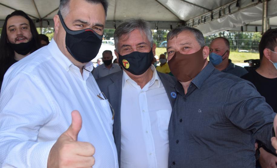 Saúde entrega 108 veículos para a Região Metropolitana