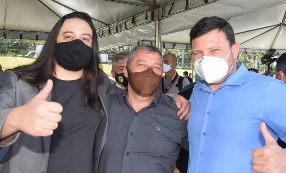 Saúde entrega 108 veículos para a Região Metropolitana