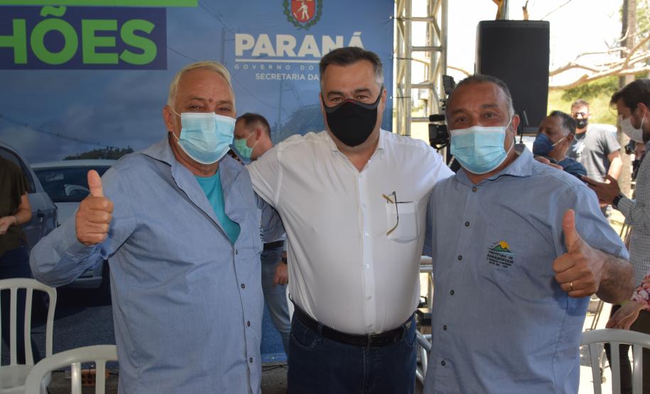 Saúde entrega 108 veículos para a Região Metropolitana