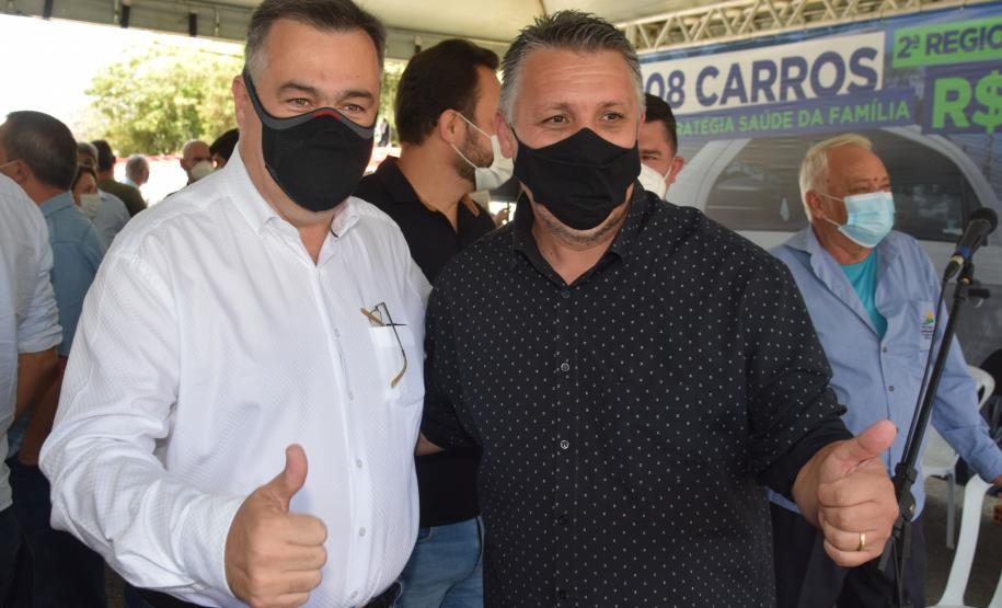 Saúde entrega 108 veículos para a Região Metropolitana