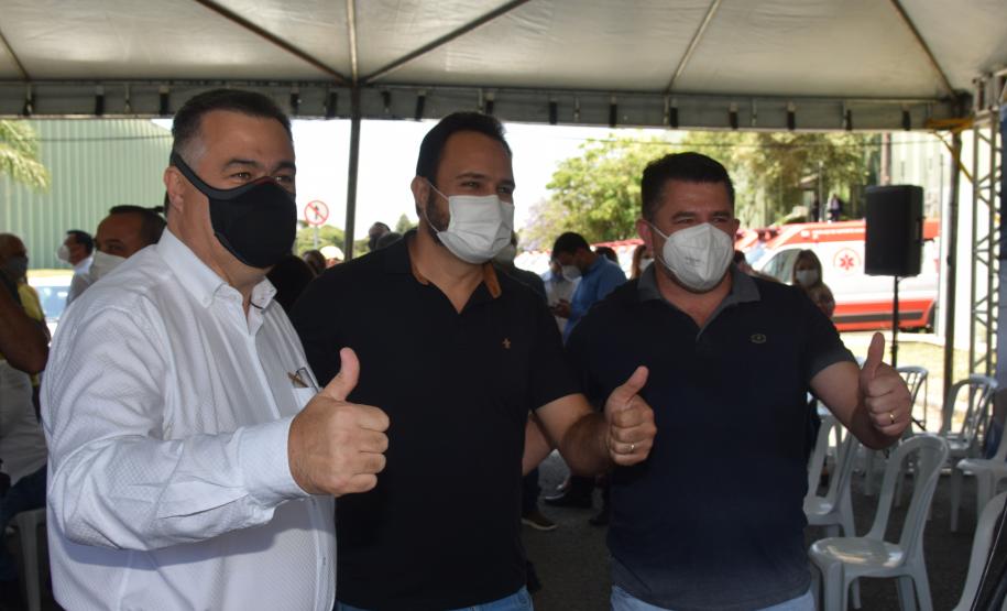 Saúde entrega 108 veículos para a Região Metropolitana