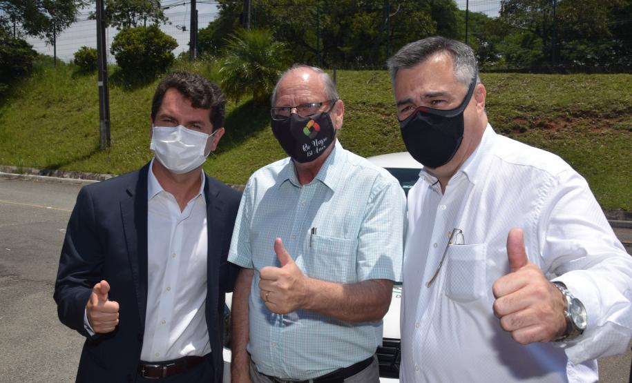 Saúde entrega 108 veículos para a Região Metropolitana