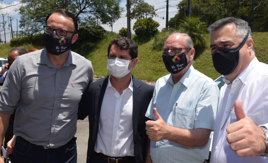 Saúde entrega 108 veículos para a Região Metropolitana