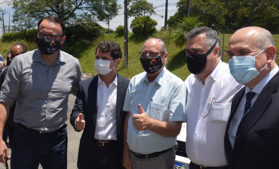 Saúde entrega 108 veículos para a Região Metropolitana