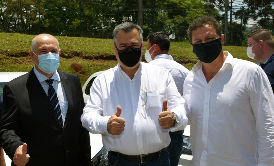 Saúde entrega 108 veículos para a Região Metropolitana