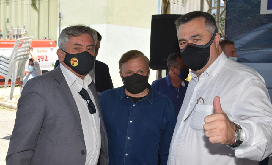 Saúde entrega 108 veículos para a Região Metropolitana